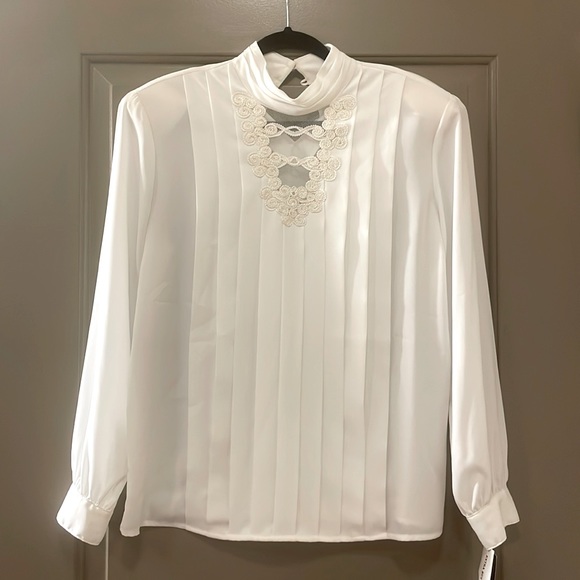 Laura Scott Tops - Classy Vintage White Laura Scott Blouse